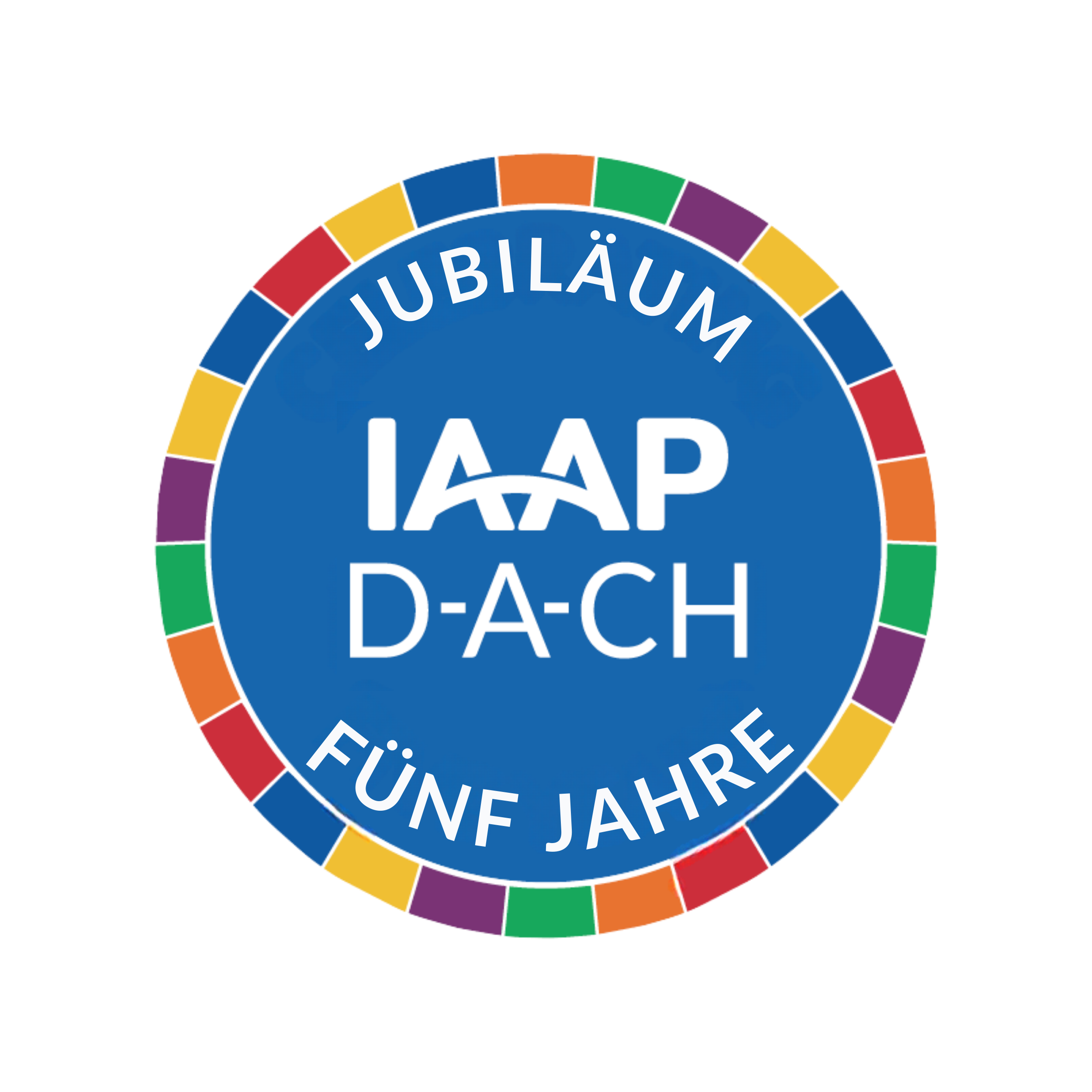 Rundes Logo mit Text: JUBILÄUM IAAP D-A-CH FÜNF JAHRE